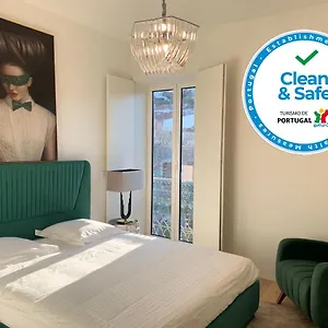 Apartment New!! Luxury Avenida Da Liberdade Flat- With Rooftop And Pool, Lisbon