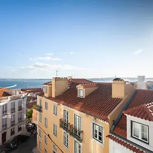 Apartment Alfama Charming With Amazing River View And Terrace, Lisbon